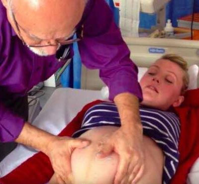 Baby ligger forkert inde i maven - se nu lægens utrolige forsøg på at vende babyen lige før fødslen