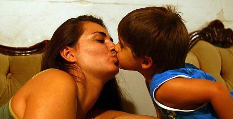 Psykolog advarer nu forældre: kys ikke dit barn på munden