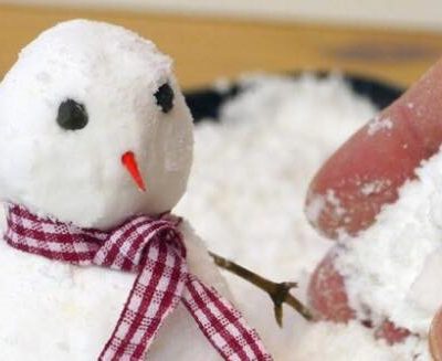 Alle børn vil elske denne kunstige sne - blot lavet af to simple ingredienser