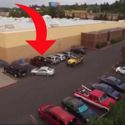Bilisten stjæler parkeringsplads foran en anden - så får bilisten lov til at smage på egen medicin