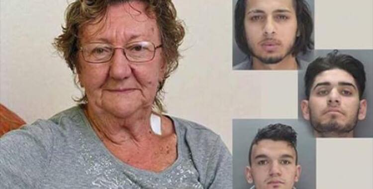 3 mænd forsøgte at røve 77-årig ældre kvinde ved hæveautomat - Det skulle de aldrig have gjort!