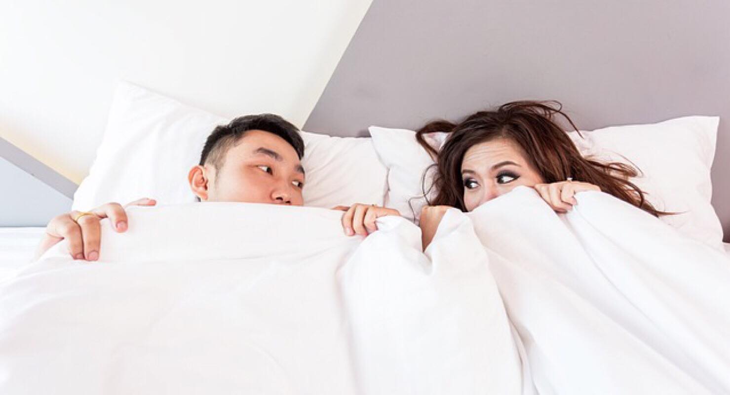 Vittighed: Døvt ægtepar kommunikere i soveværelset - mandens svar er genialt