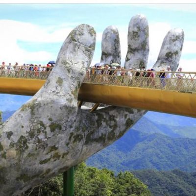 Denne turistattraktion skal ses hvis man rejser til Vietnam! -''Broen der bliver holdt af hænder'' -