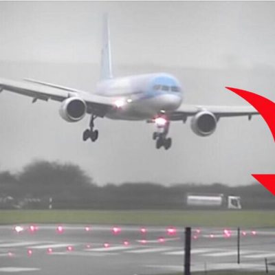 Chokerende video er gået viralt: charterfly laver sidelæns landing i stormvejr