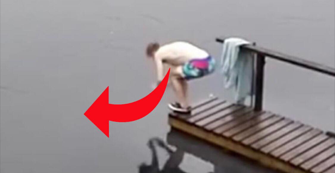 Mand svømmer en tur i søen - Nu er videoen blevet et viralt hit på nettet